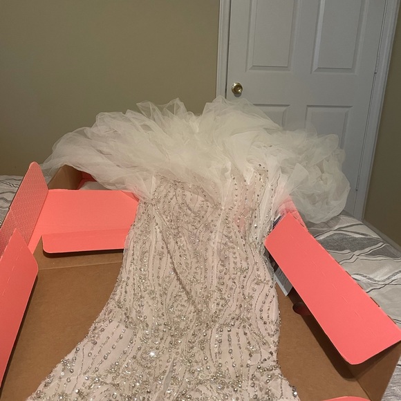 GALINA SIGNATURE - Beaded Tulle Sweetheart Trumpet Wedding Dress - Picture 5 of 12